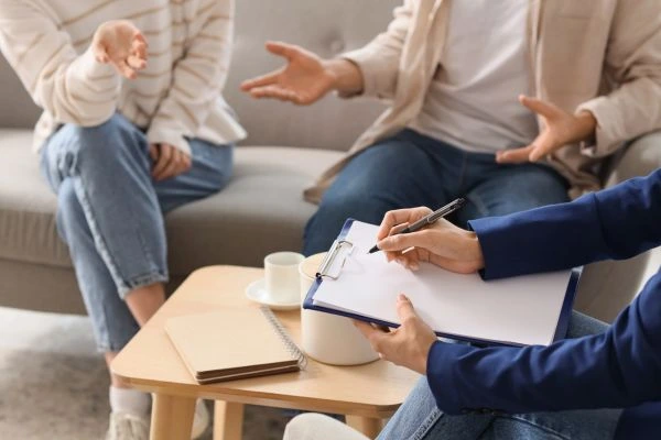 Image of divorce mediation Tamworth in progress.